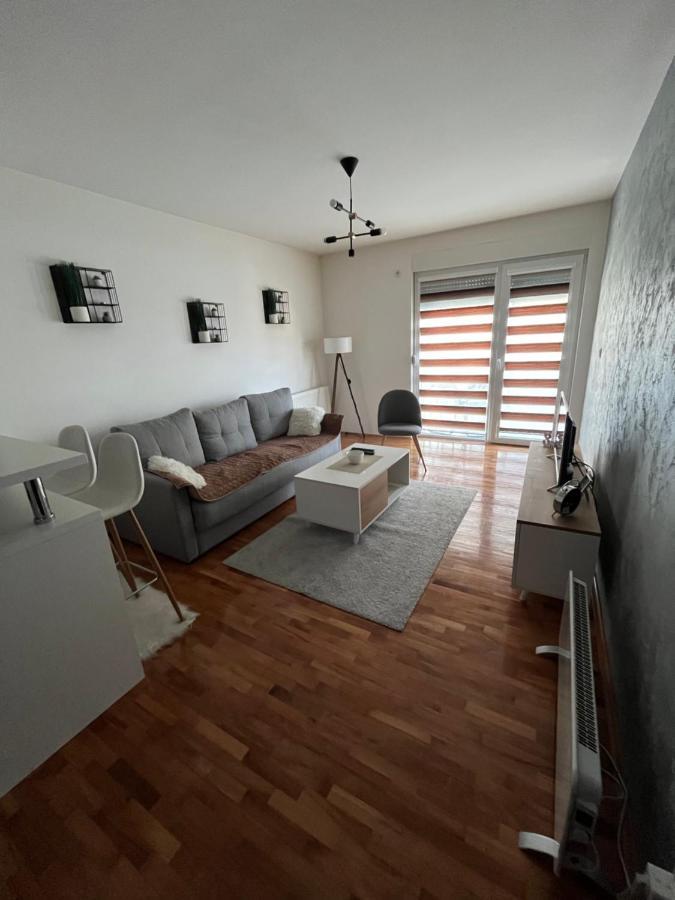 Apartman Lux รานเย ภายนอก รูปภาพ