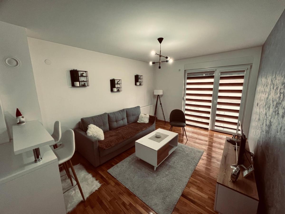 Apartman Lux รานเย ภายนอก รูปภาพ