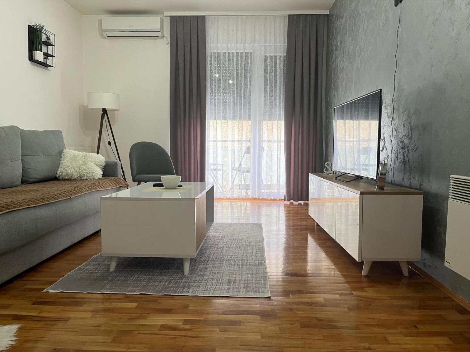 Apartman Lux รานเย ภายนอก รูปภาพ
