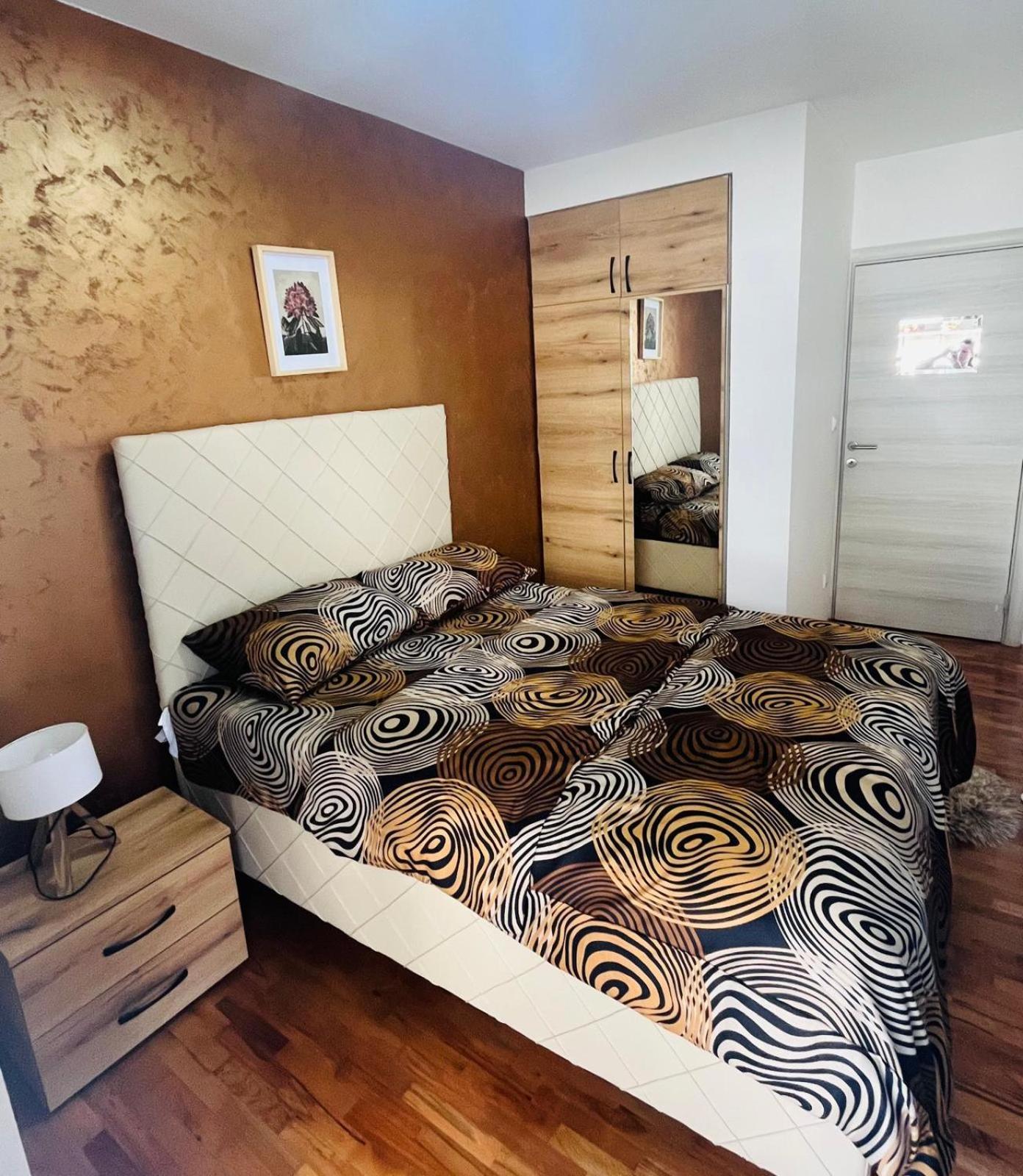 Apartman Lux รานเย ภายนอก รูปภาพ