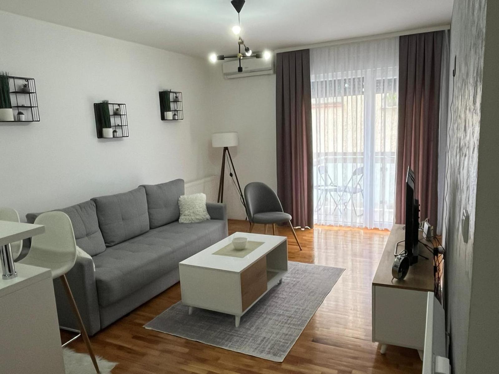 Apartman Lux รานเย ภายนอก รูปภาพ